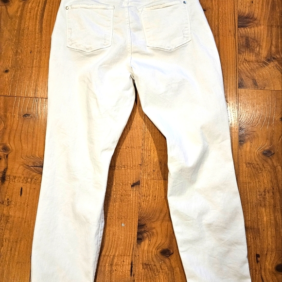 Judy Blue White Denium Boyfriend - Picture 2 of 11